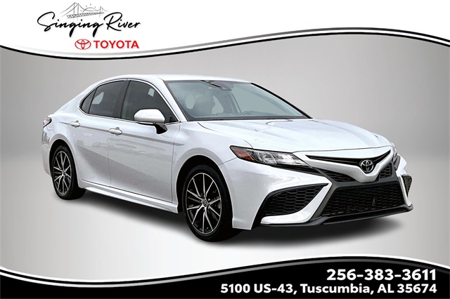 2024 Toyota Camry SE's photo