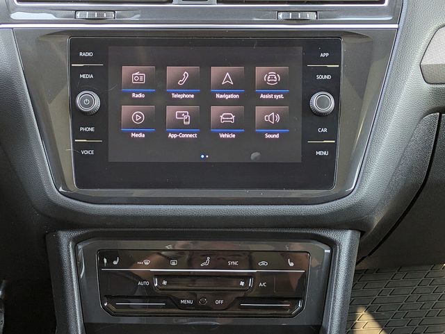 2022 Volkswagen Tiguan SE photo 18