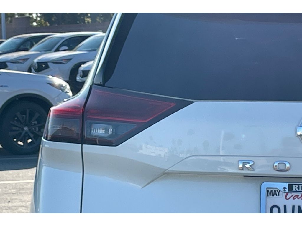 2021 Nissan Rogue SV photo 38
