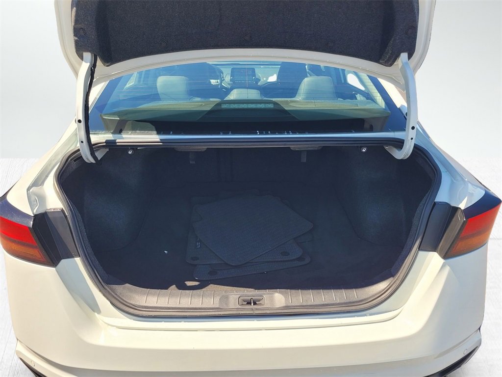 2021 Nissan Altima 2.5 SR photo 9