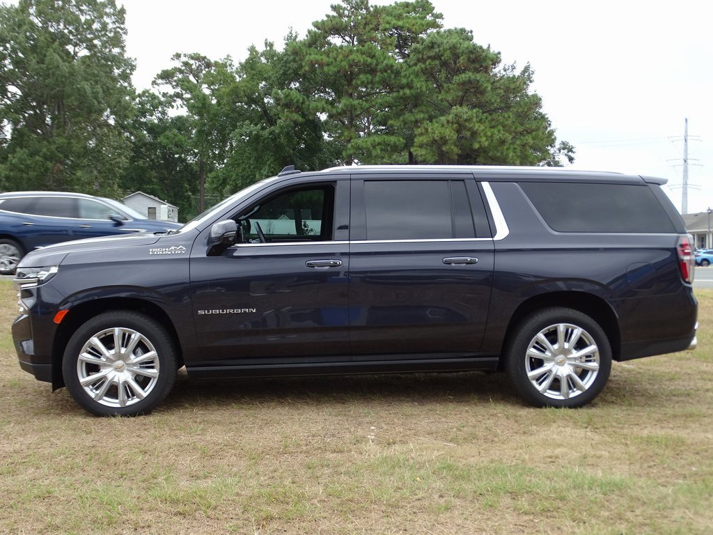 2022 Chevrolet Suburban High Country photo 3