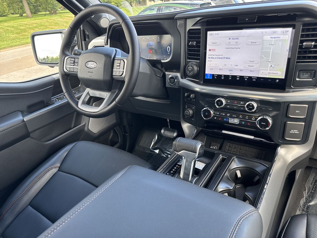 2025 Ford F-150 Lariat photo 25