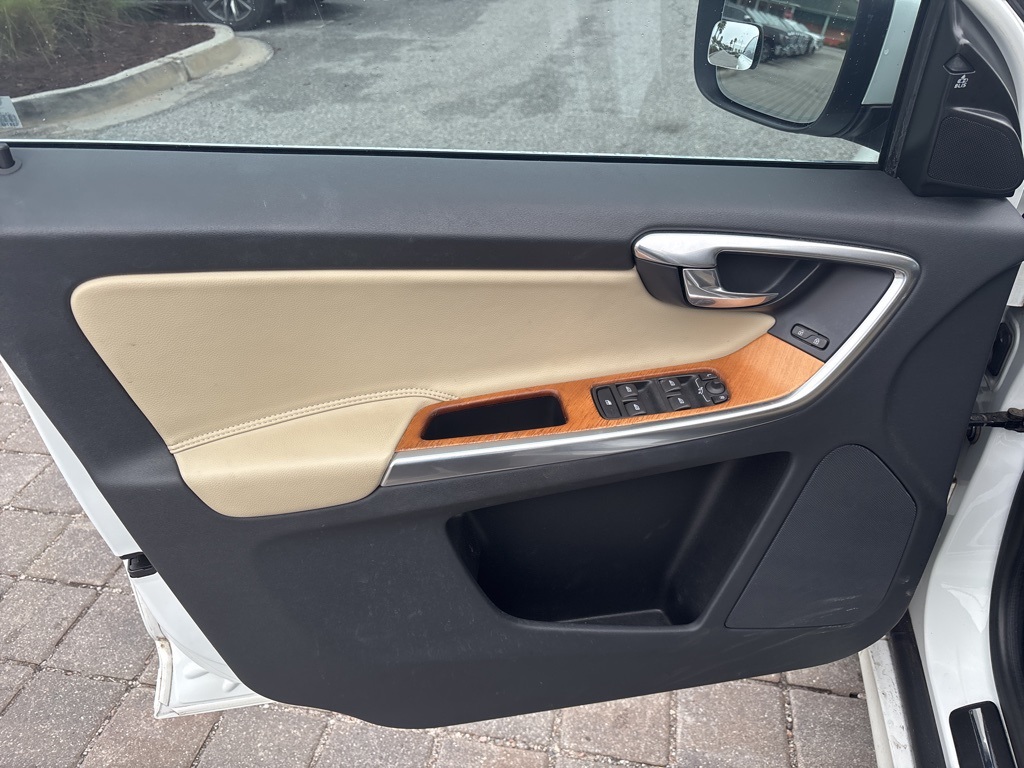 2017 Volvo XC60 T6 Inscription photo 12