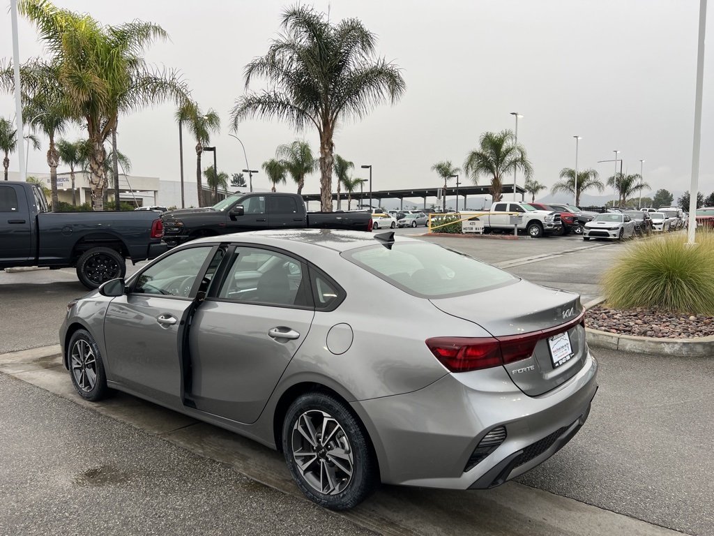 2024 Kia Forte LXS photo 3