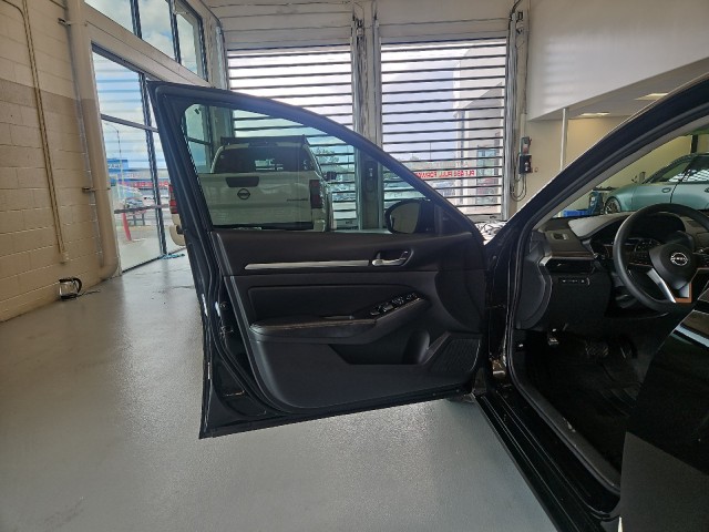 Used 2023 BLACK Nissan 2.5 SV image 12