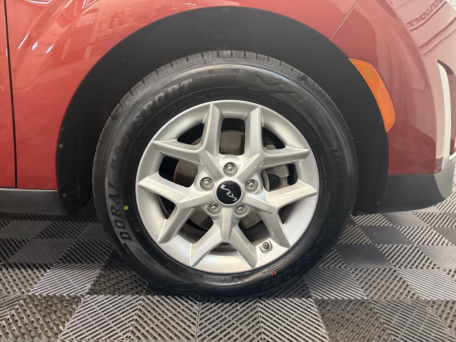 2023 Kia Soul LX photo 18