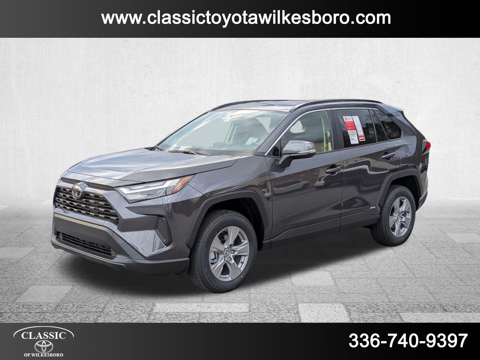 2025 Toyota RAV4 XLE's photo