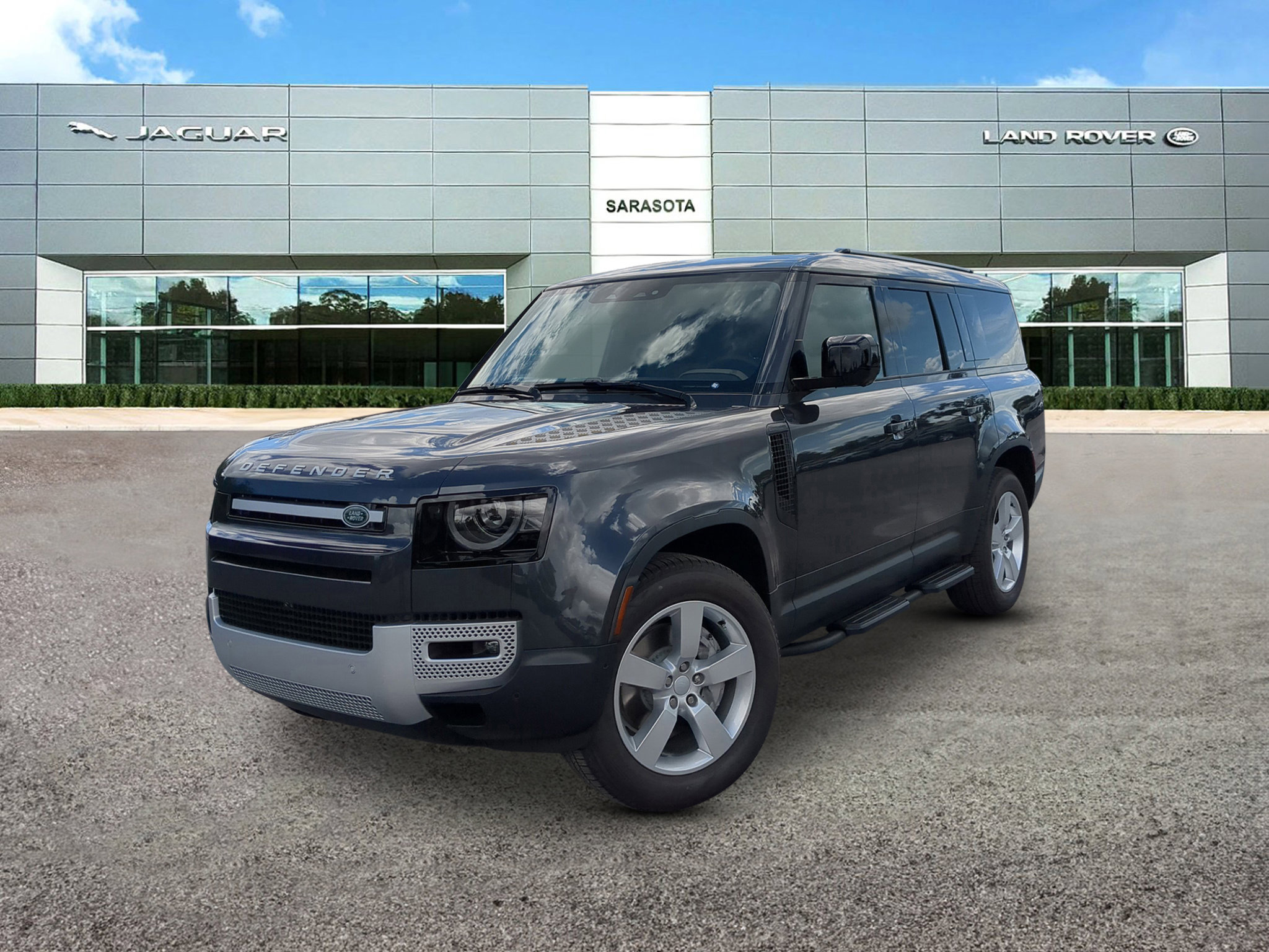 2025 Land Rover Defender S's photo