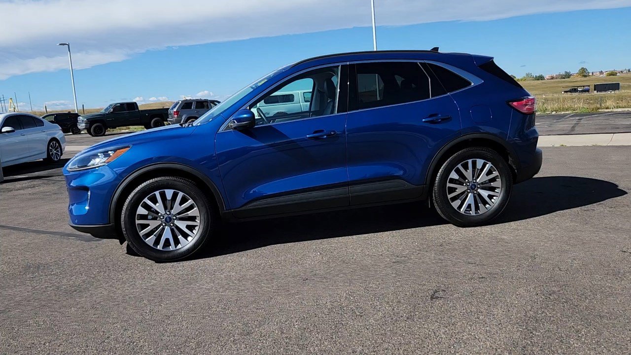 2022 Ford Escape Titanium Hybrid photo 2