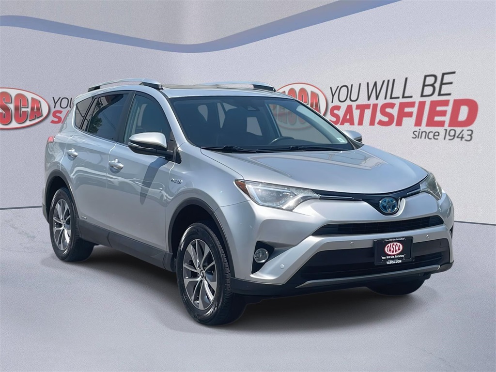 Used 2016 Silver Toyota XLE image 1