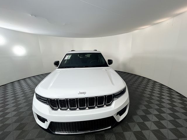 2025 Jeep Grand Cherokee Laredo's photo