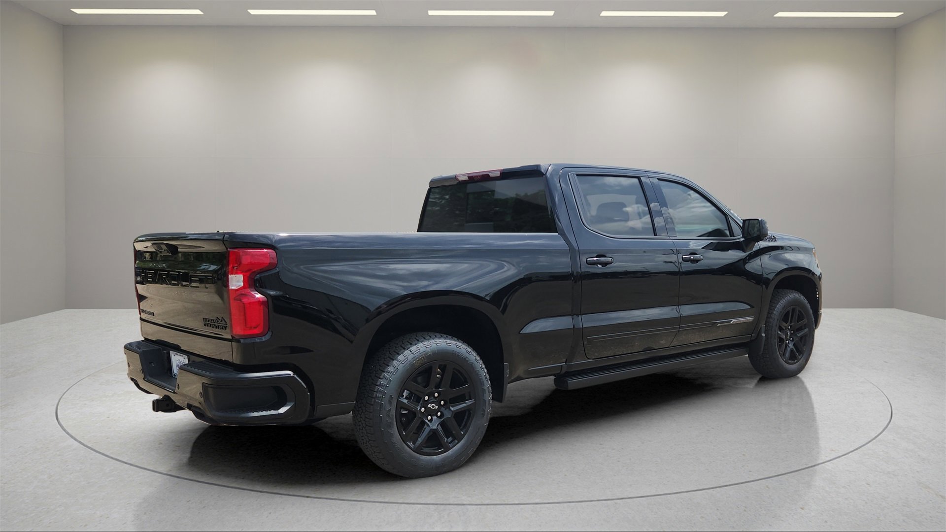 2025 Chevrolet Silverado 1500 High Country photo 3