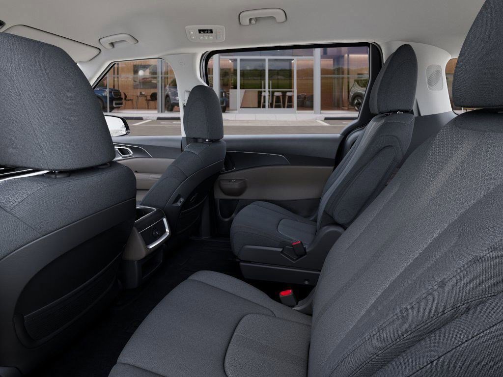 2026 Kia Carnival LX photo 17