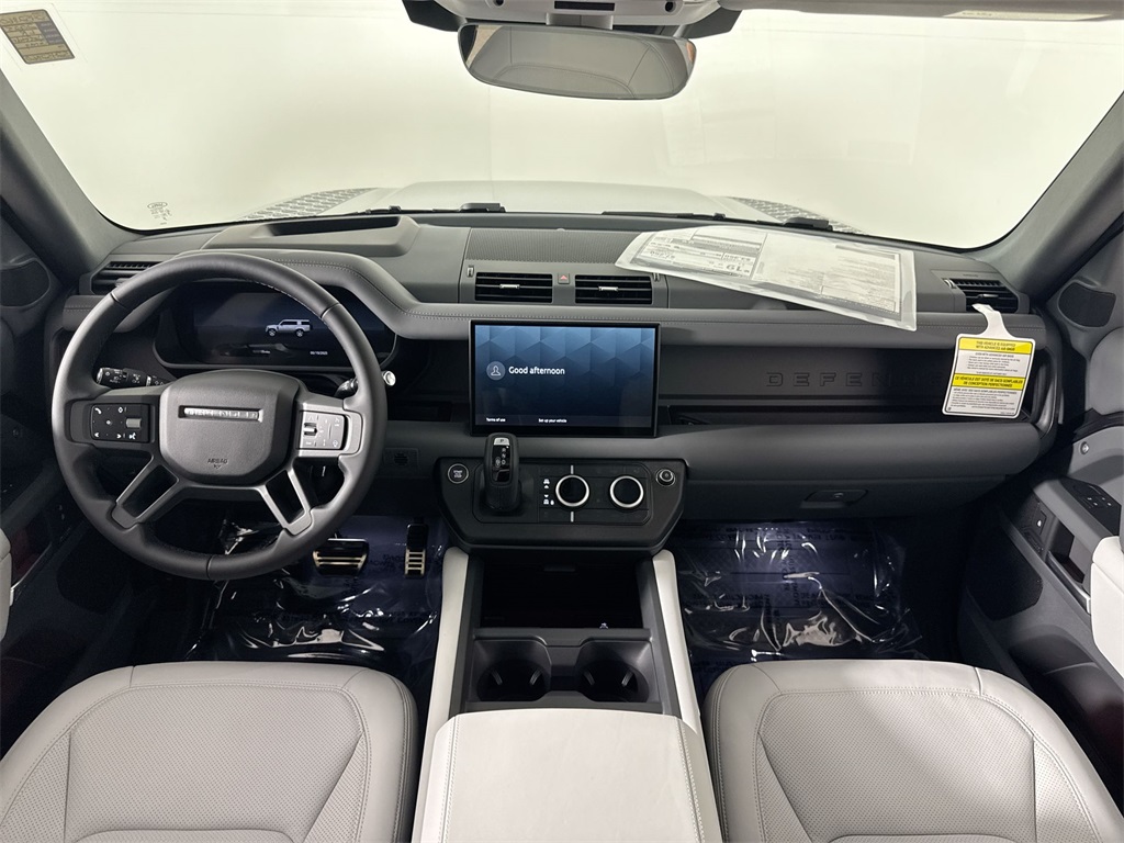 2025 Land Rover Defender 130 X-Dynamic SE photo 18