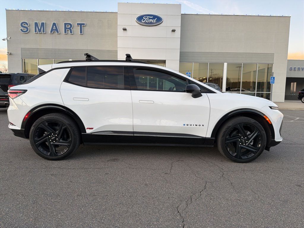 2024 Chevrolet Equinox EV RS's photo