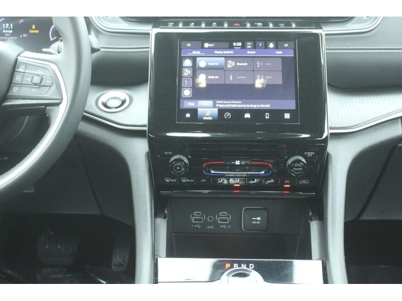 2023 Jeep Grand Cherokee Laredo photo 14