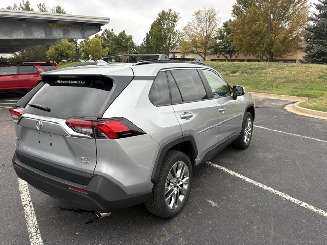 2022 Toyota RAV4 XLE Premium photo 4