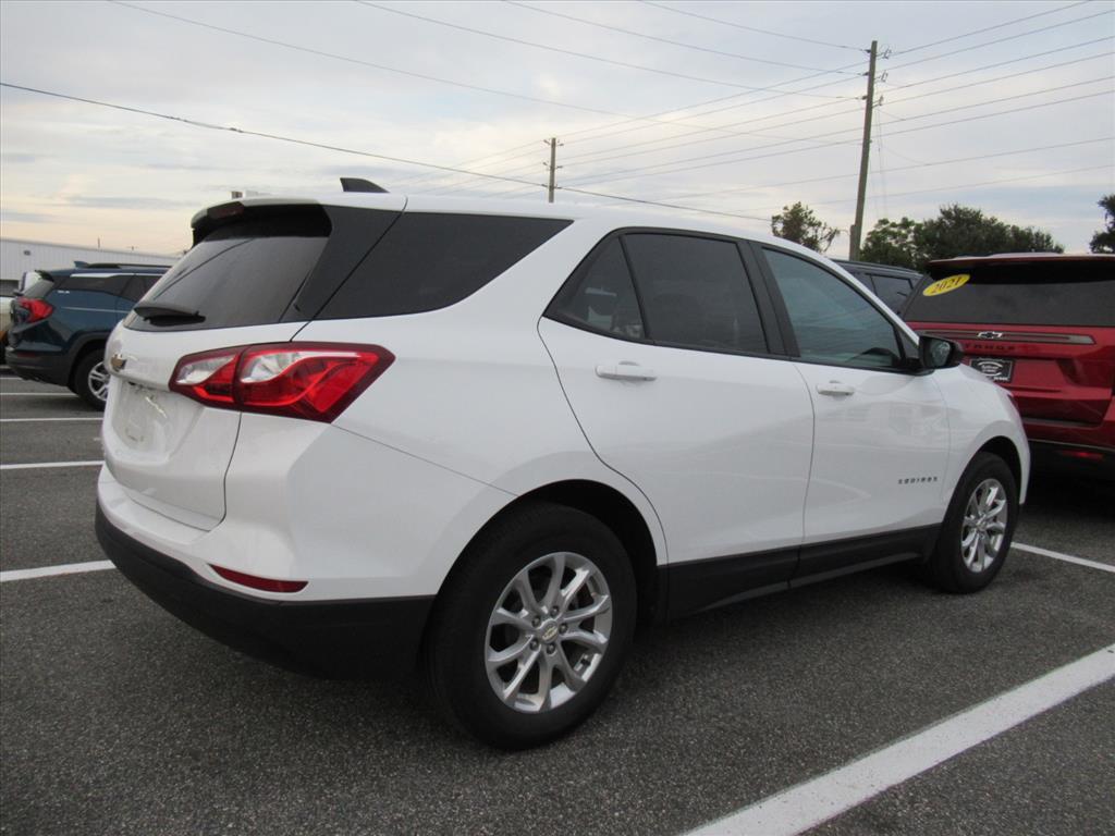 2021 Chevrolet Equinox LS photo 3