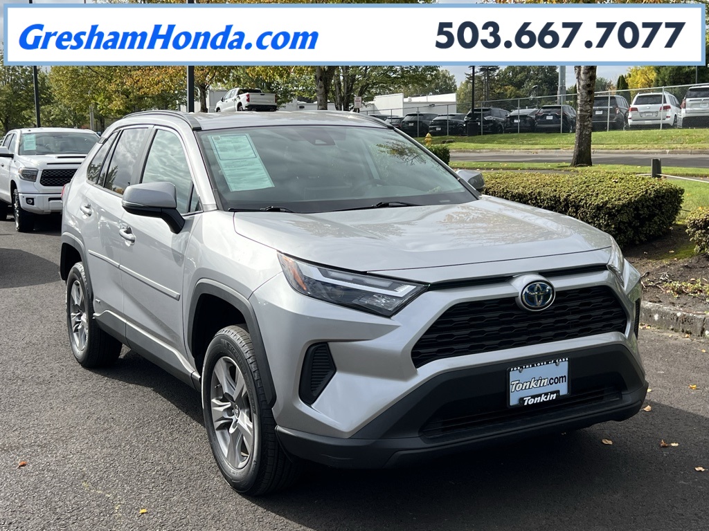 2023 Toyota RAV4 LE's photo