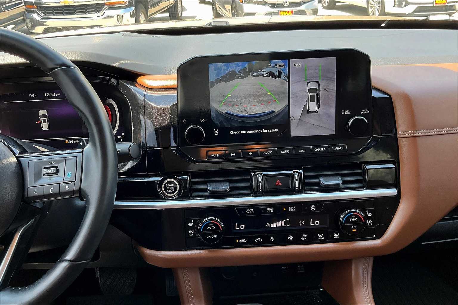 2023 Nissan Pathfinder Platinum photo 11