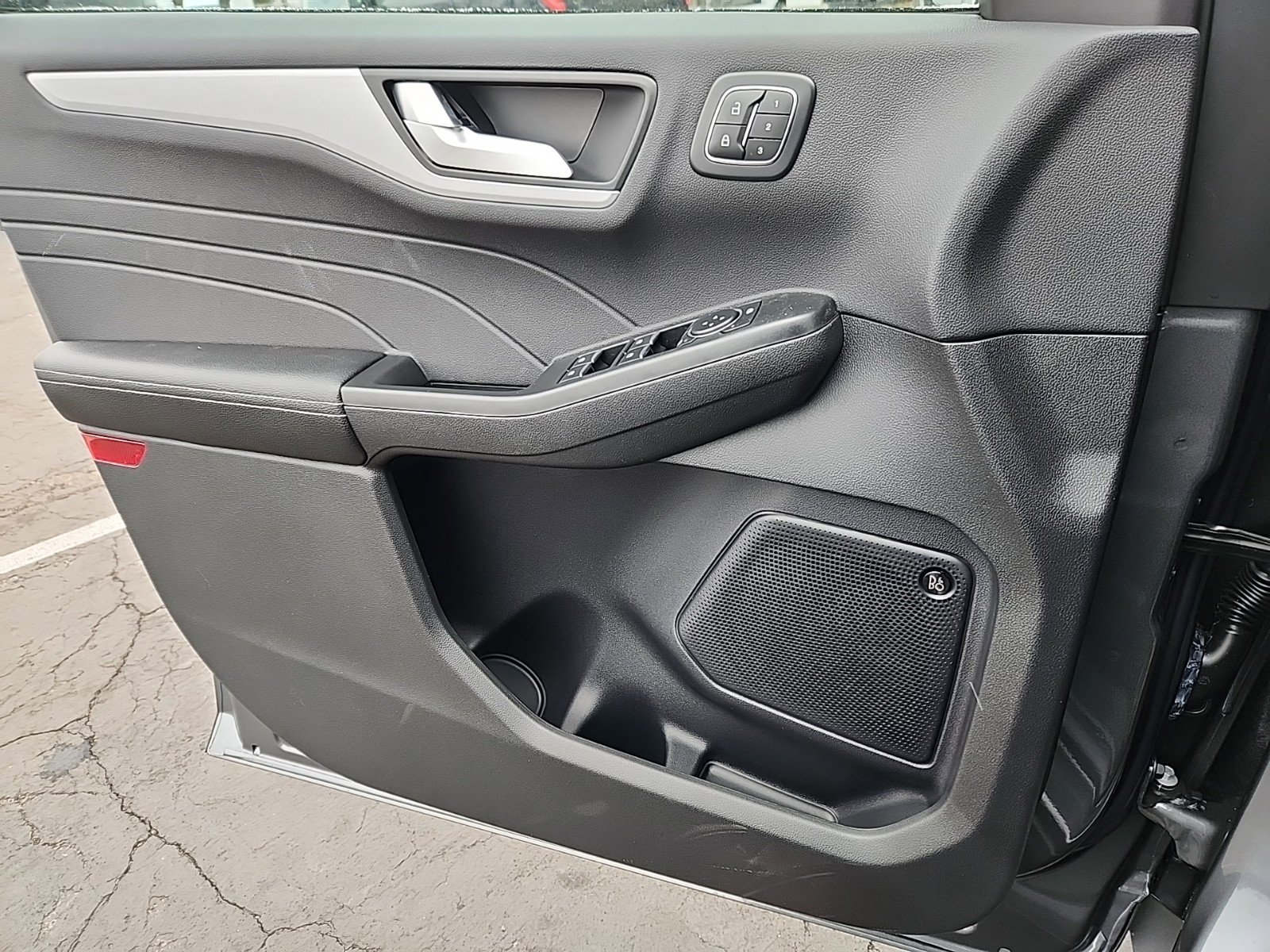 2024 Ford Escape Plug-In Hybrid Premium photo 8