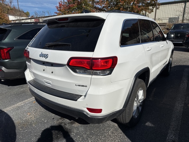 2021 Jeep Grand Cherokee Laredo photo 3