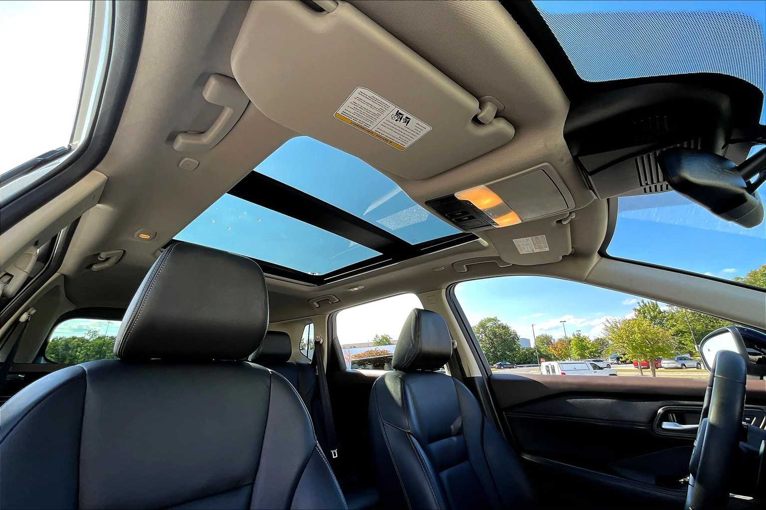 2022 Nissan Rogue SL photo 12