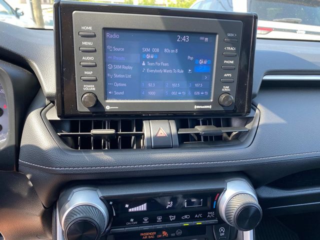 2022 Toyota RAV4 LE photo 11