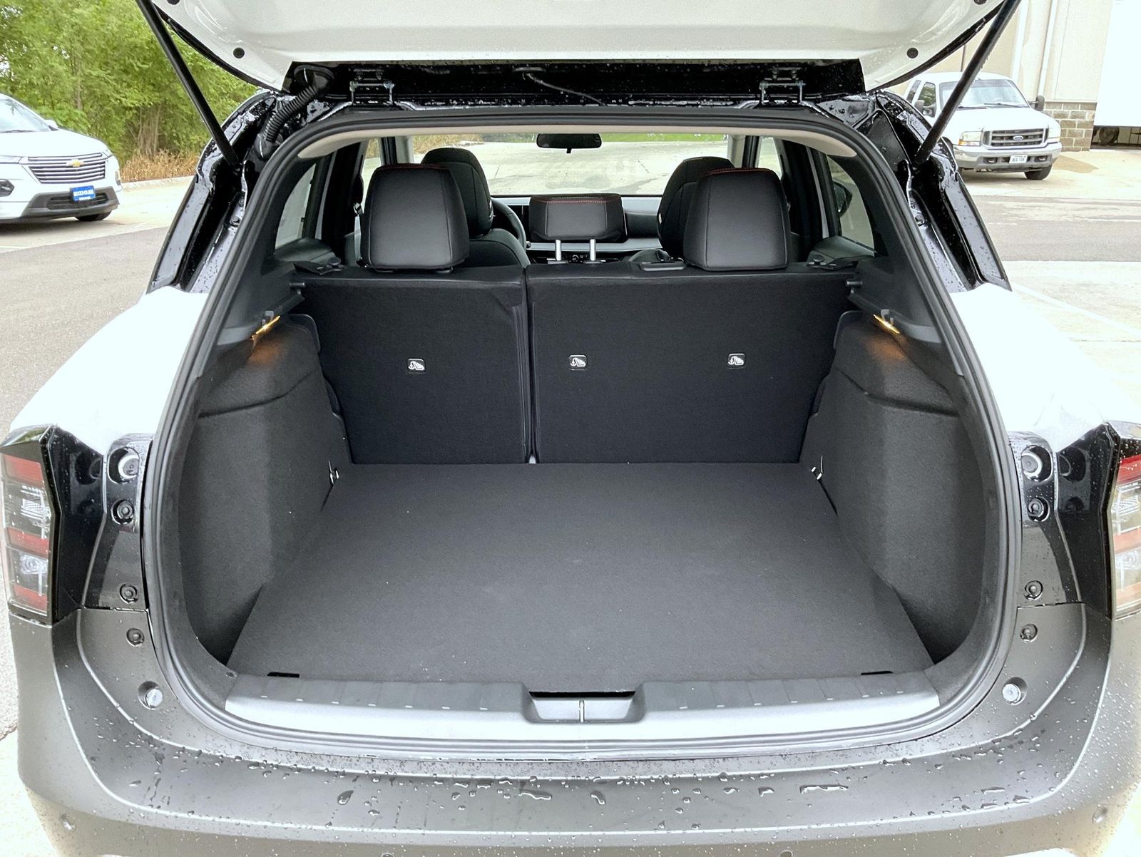 2026 Nissan Kicks SR photo 6