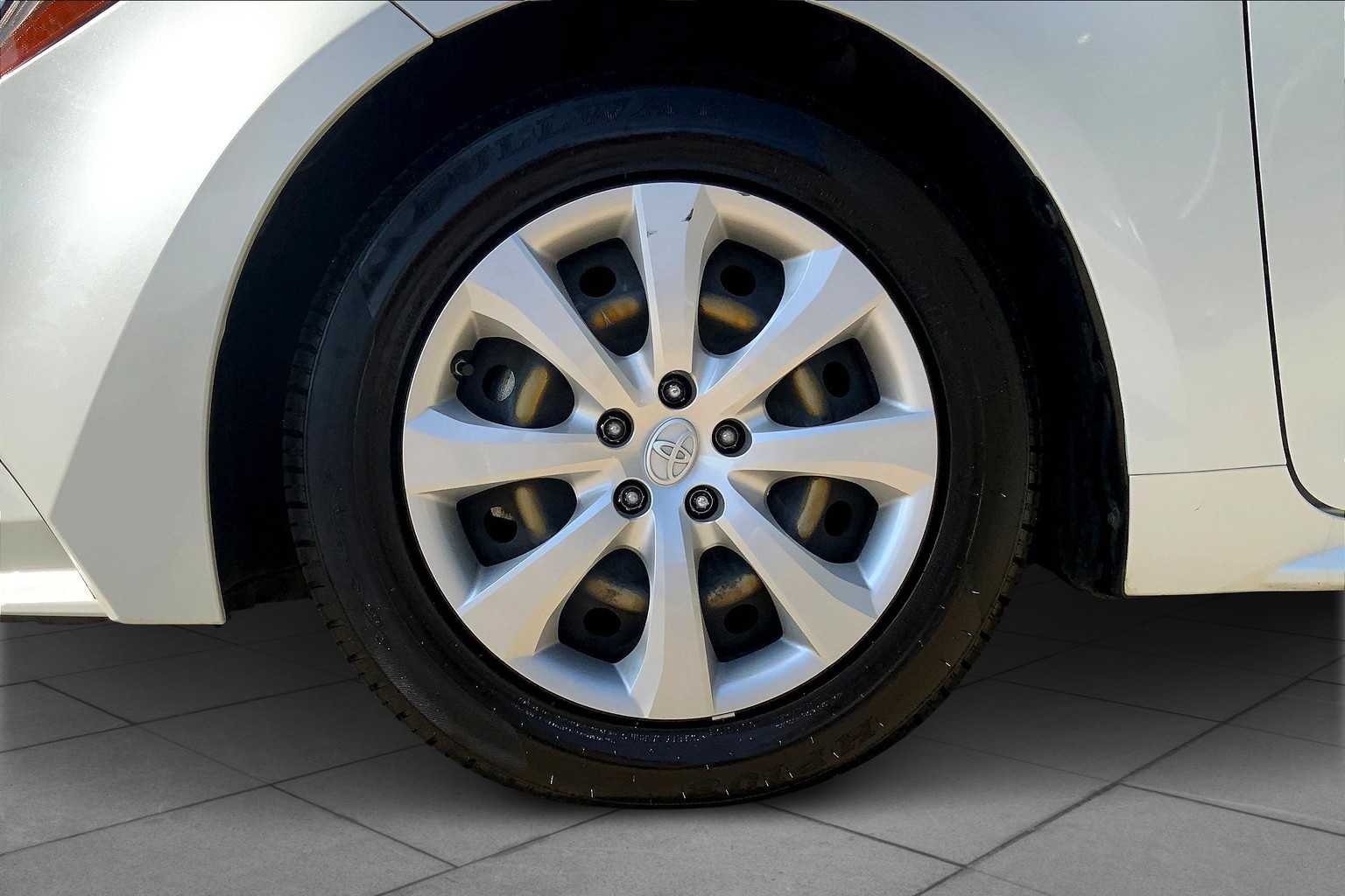 2022 Toyota Corolla LE photo 10