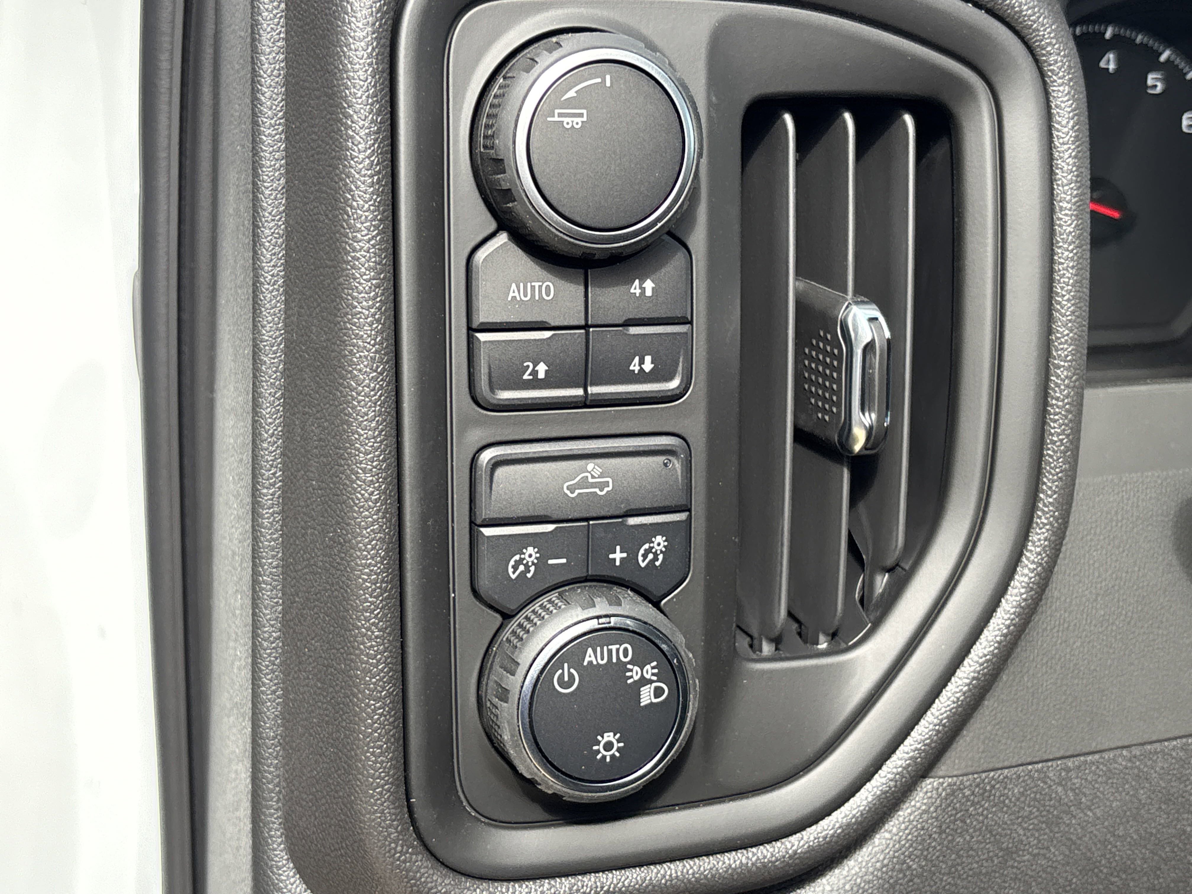 2025 Chevrolet Silverado 1500 Custom Trail Boss photo 7
