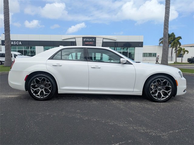 2015 Chrysler 300 photo 3