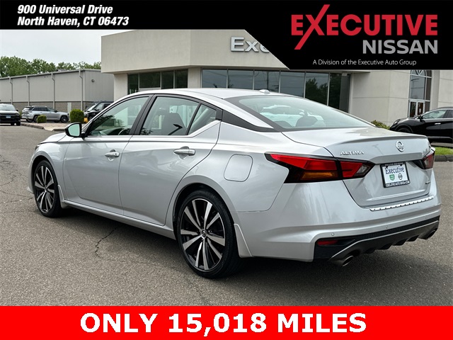 2022 Nissan Altima SR photo 3