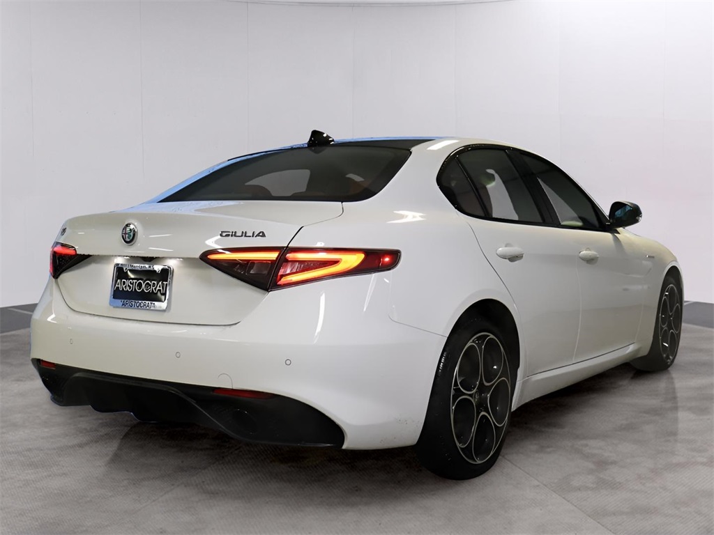 2025 Alfa Romeo Giulia Base photo 7