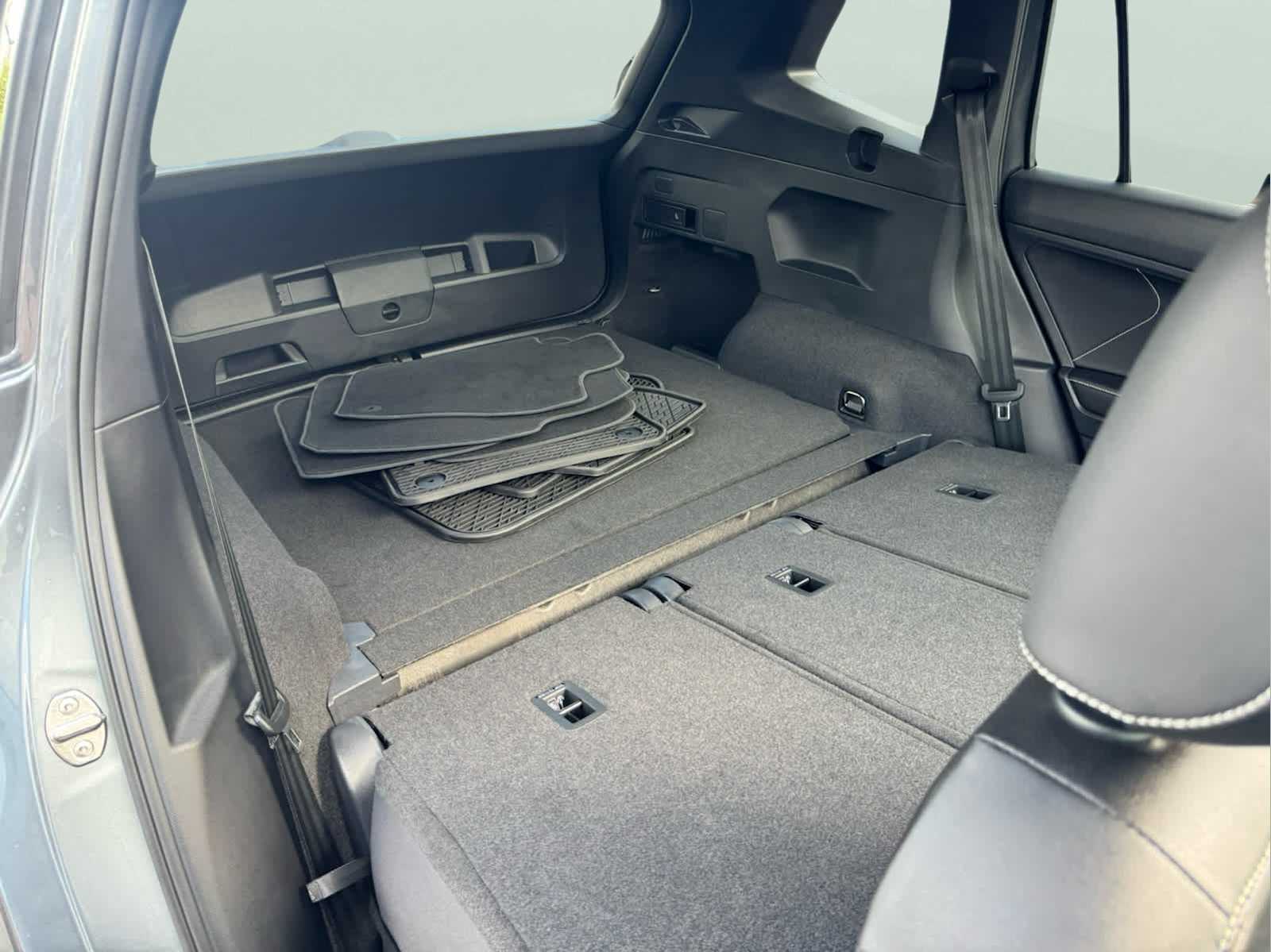 2023 Volkswagen Tiguan SE R-Line Black photo 39