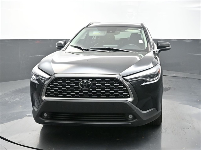 2022 Toyota Corolla Cross XLE photo 2