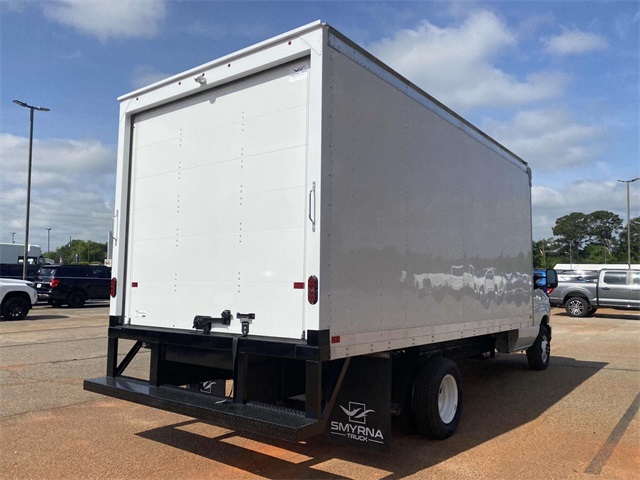 2025 Ford E-450 photo 3