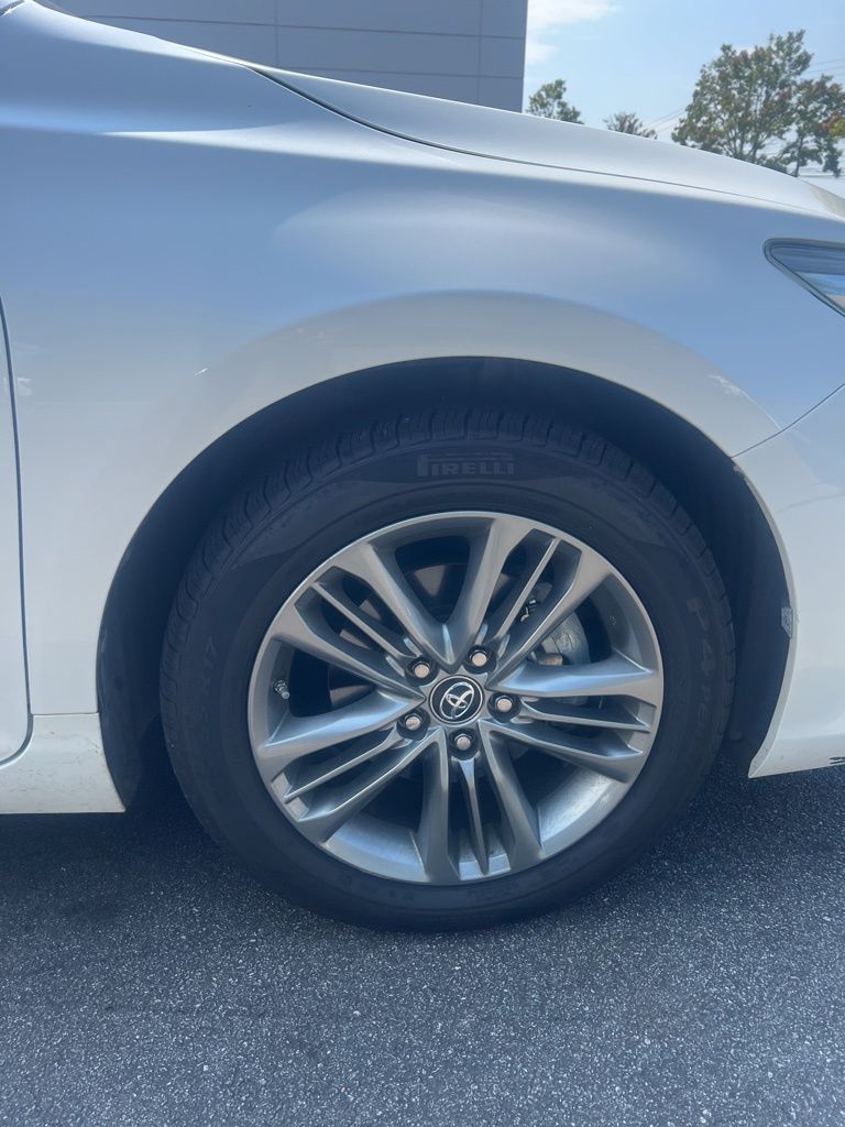 2017 Toyota Camry SE photo 13