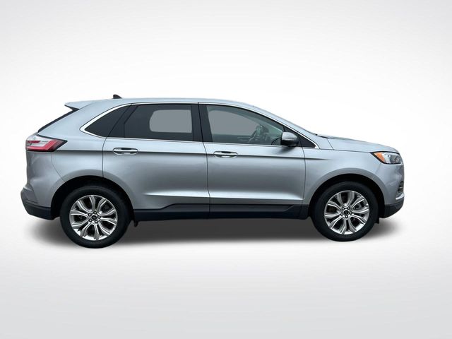 2024 Ford Edge Titanium photo 2