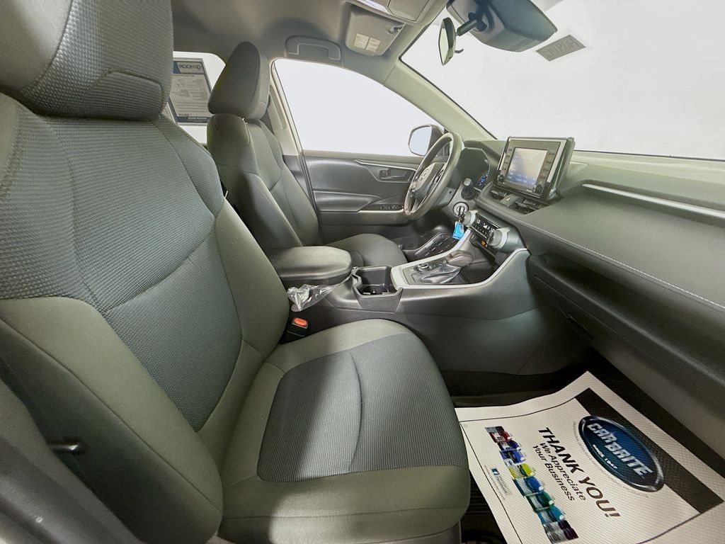 2022 Toyota RAV4 Hybrid LE photo 25