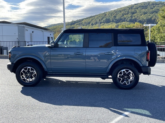 2022 Ford Bronco Outer Banks photo 4