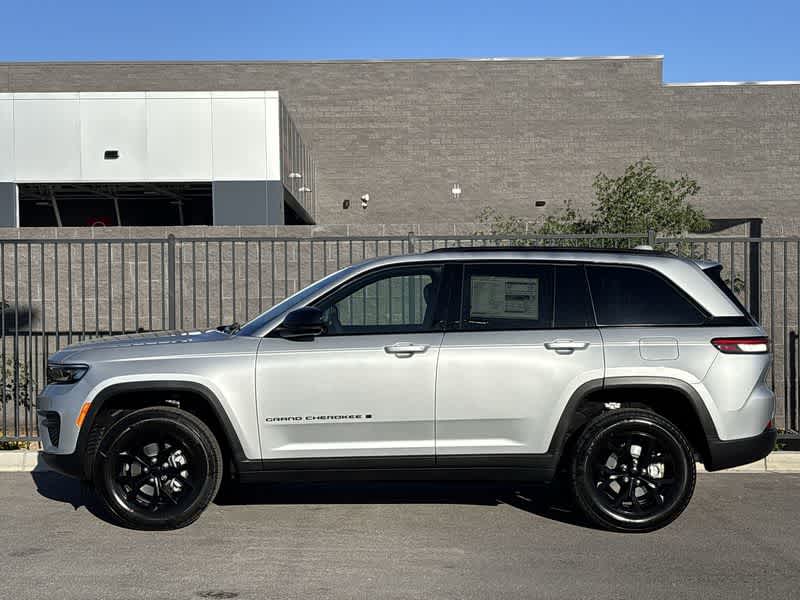 2025 Jeep Grand Cherokee Altitude photo 5