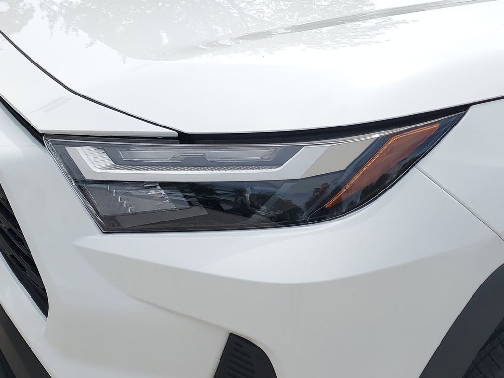 2025 Toyota RAV4 Hybrid XLE photo 10