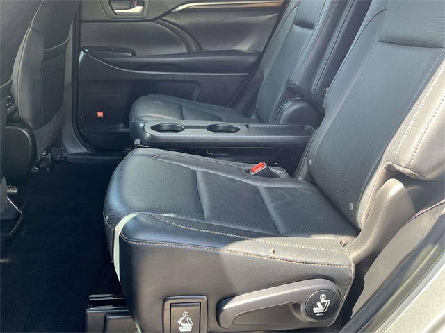 2016 Toyota Highlander Limited photo 14