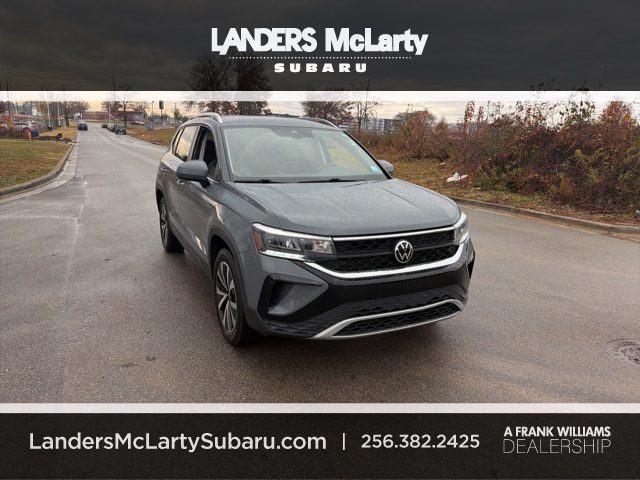 2022 Volkswagen Taos SE's photo