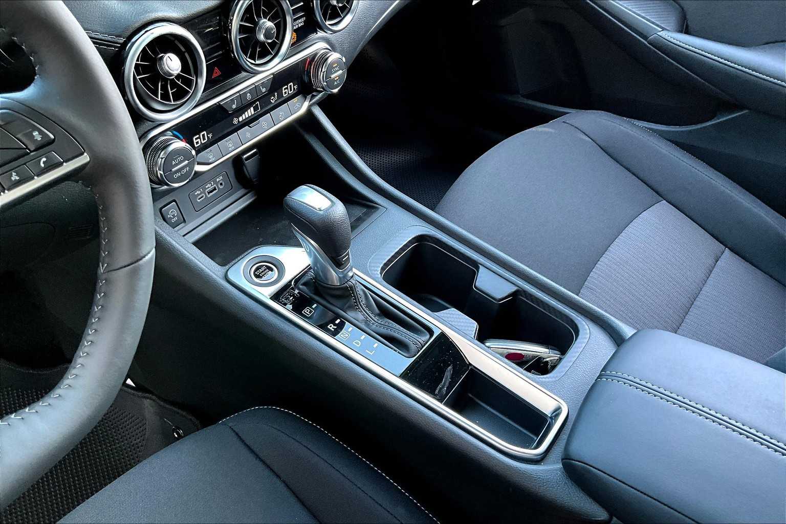 2025 Nissan Sentra SV photo 7