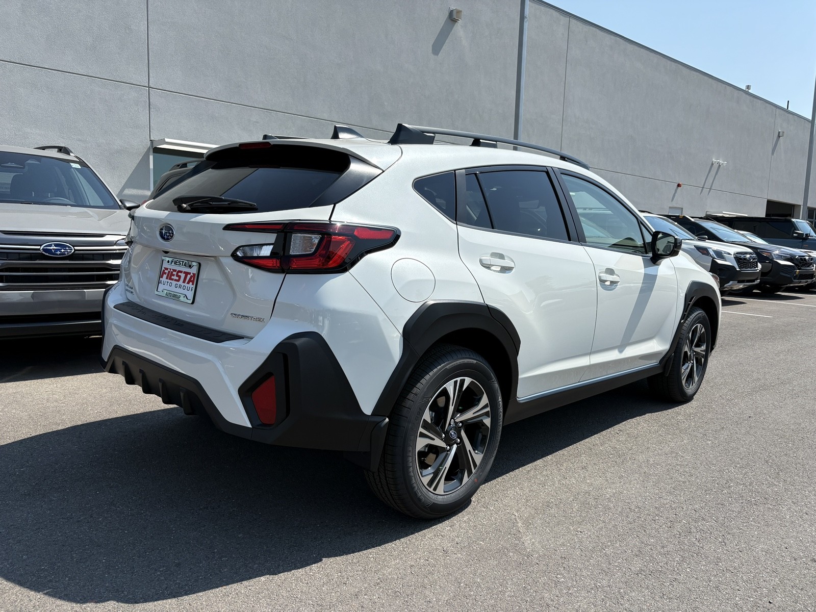 New 2025 CRYSTAL WHITE PEARL Subaru Premium image 29