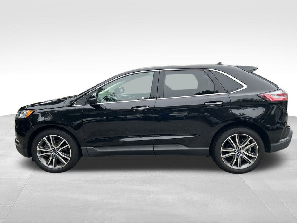 2019 Ford Edge Titanium photo 2