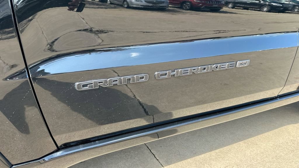 2021 Jeep Grand Cherokee Anniversary Edition photo 30