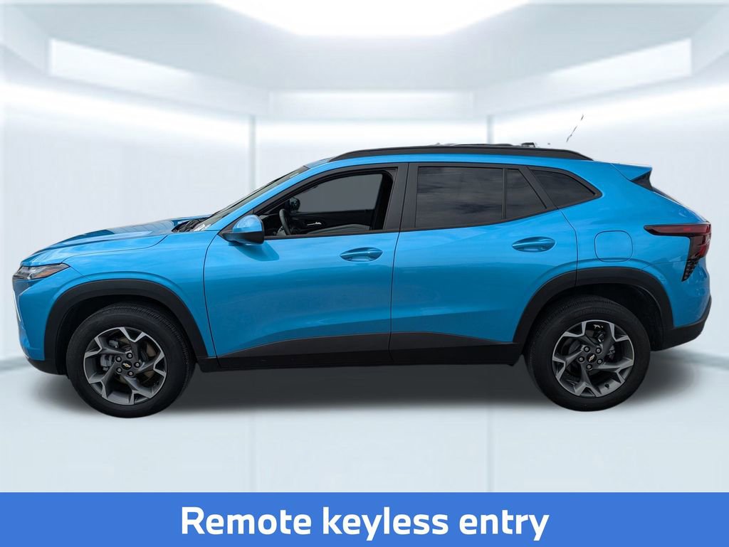 2025 Chevrolet Trax LT photo 2